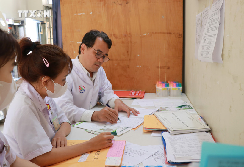 Bệnh viện Đa khoa tỉnh Khánh Hòa luôn duy trì kíp trực nhằm đáp ứng kịp thời công tác chăm sóc sức khỏe nhân dân trong dịp Tết Nguyên đán. Ảnh: Phan Sáu - TTXVN