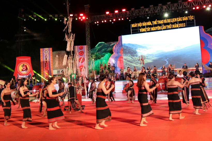 Biểu diễn cồng chiêng tại Ngày hội Văn hóa, Thể thao và Du lịch các dân tộc vùng Tây Nguyên lần thứ Nhất năm 2023. Ảnh: Khoa Chương - TTXVN