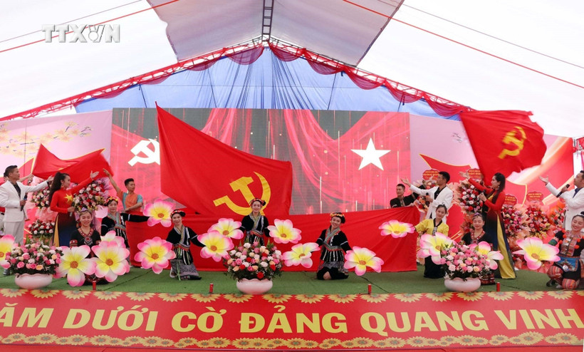Chương trình văn nghệ chào mừng. Ảnh: Quý Trung – TTXVN