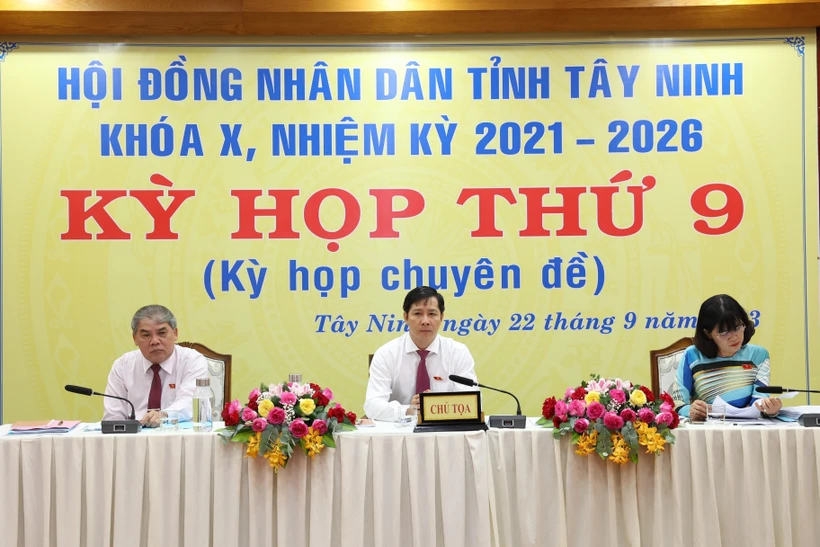 Chủ trì kỳ họp thứ 9, khóa X, nhiệm kỳ 2021-2026. Ảnh: Thanh Tân - TTXVN