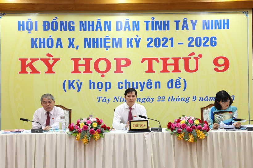 Chủ trì kỳ họp thứ 9, khóa X, nhiệm kỳ 2021-2026. Ảnh: Thanh Tân - TTXVN