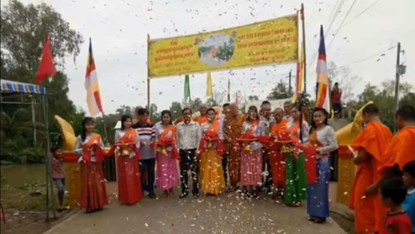 Lễ khánh thành cầu vào chùa Xà Xiêm Cũ, ấp Xà Xiêm, xã Bình An, huyện Châu Thành (Kiên Giang)