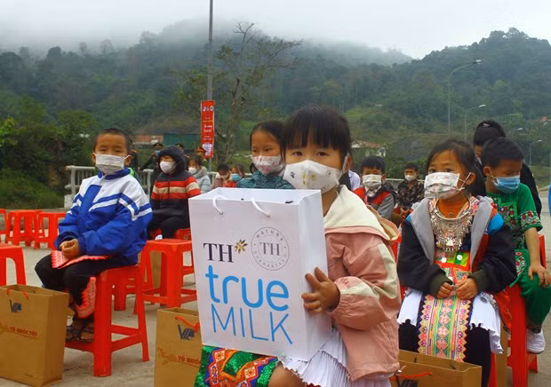 Chương trình nhằm mang lại điều kiện học tập tốt nhất cho những học sinh vùng biên giới. Ảnh: Tá Chuyên/TTXVN 