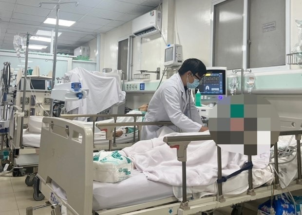 Nghệ An: Điều tra nguyên nhân 5 người ngộ độc sau bữa rượu