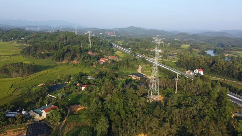 Đường dây 220kV Bắc Giang-Lạng Sơn được đóng điện vào tháng 12/2022. Ảnh: Huy Hùng - TTXVN 