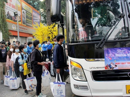 “Mang Tết về nhà” cho đồng bào dân tộc thiểu số, lao động nghèo