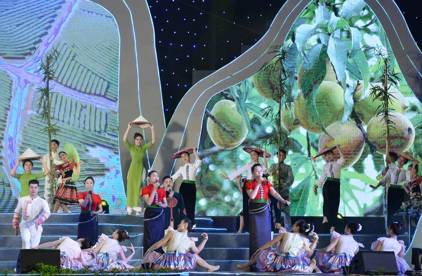 Phó Chủ tịch Thường trực Quốc hội Trần Thanh Mẫn dự khai mạc Ngày hội Du lịch Văn hóa tỉnh Sơn La