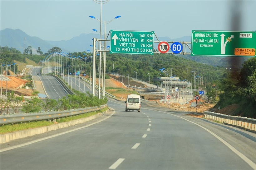 Một đoạn cao tốc Nội Bài - Lào Cai qua Yên Bái. Ảnh : baodautu.vn