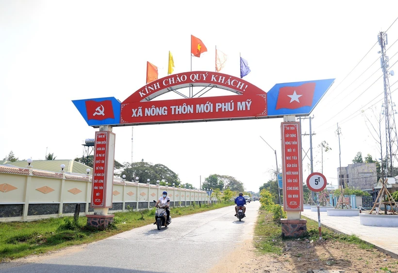 Xã Phú Mỹ đạt chuẩn nông thôn mới trên vùng biên giới huyện Giang Thành (Kiên Giang). Ảnh: Hồng Đạt - TTXVN 