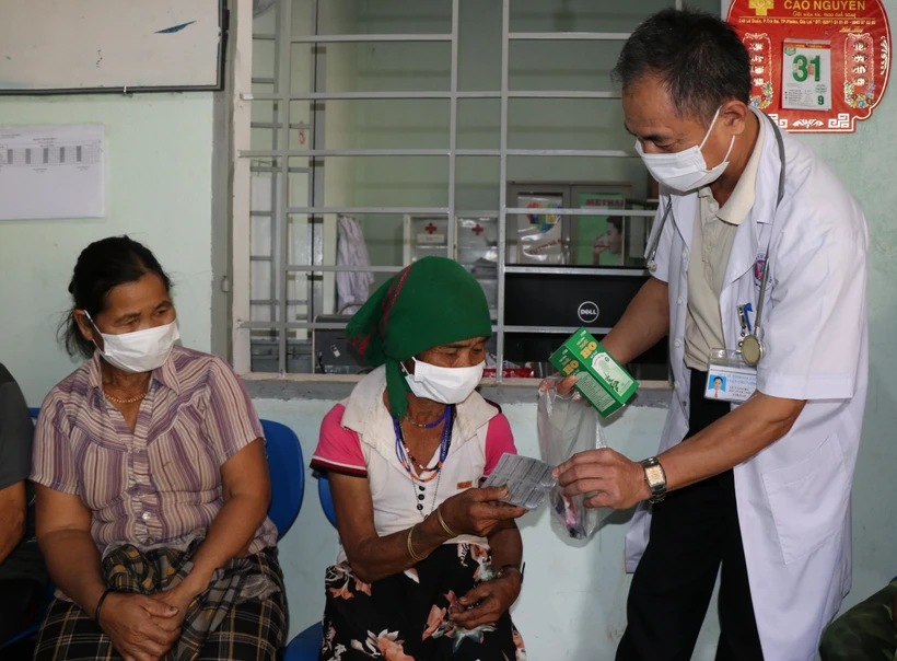 Các cơ sở y tế tuyến xã thuộc tỉnh Gia Lai thường xuyên có các chương trình chăm sóc sức khỏe cho người dân khu vực biên giới. Ảnh: Hồng Điệp - TTXVN 
