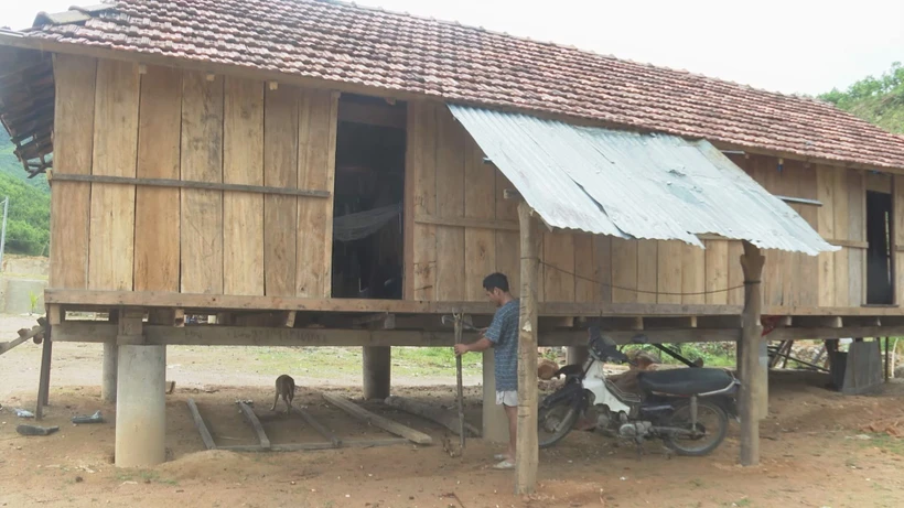 Ngôi nhà của một hộ nghèo vừa được hoàn thiện nhờ được hỗ trợ từ Đề án. Ảnh: Đinh Hương - TTXVN 