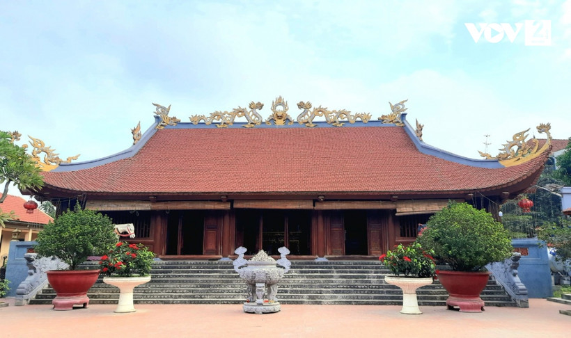 Đồi chè ở xã Long Cốc, huyện Tân Sơn với hàng trăm đồi chè hình bát úp ngược tạo nên khung cảnh đẹp tuyệt mỹ. Ảnh: Vũ Sinh – TTXVN 