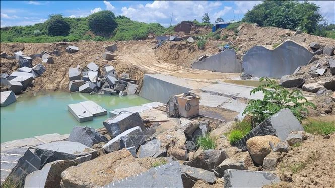Các điểm khai thác đá trái phép tại thôn Tân Tụ, xã Tân An, huyện Đăk Pơ (Gia Lai). Ảnh: Nguyễn Hoài Nam - TTXVN 