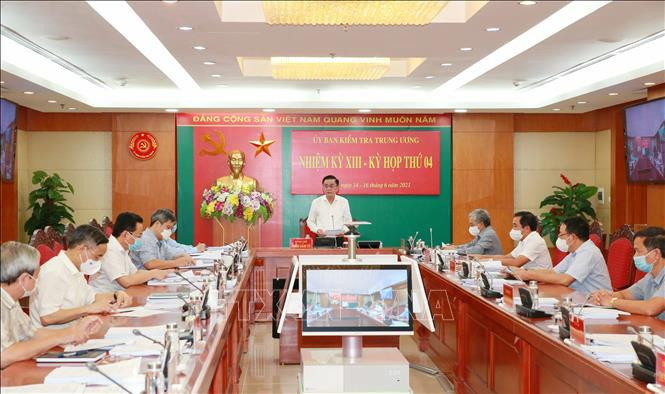 Đồng chí Trần Cẩm Tú, Uỷ viên Bộ Chính trị, Bí thư Trung ương Đảng, Trưởng Ban Kiểm tra Trung ương chủ trì kỳ họp. Ảnh: Phương Hoa - TTXVN
