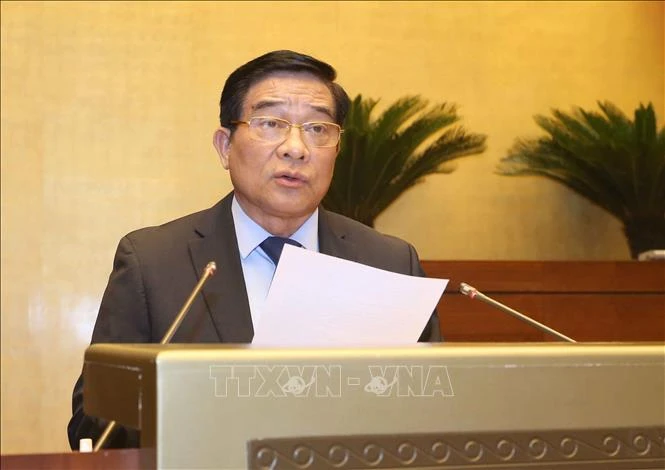 Chủ tịch Hội đồng Dân tộc của Quốc hội Hà Ngọc Chiến trình bày Báo cáo thẩm tra Chương trình mục tiêu quốc gia phát triển kinh tế - xã hội vùng đồng bào dân tộc thiểu số và miền núi giai đoạn 2021-2030. Ảnh: Doãn Tấn - TTXVN 