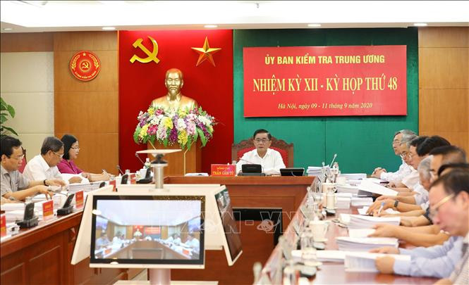Đồng chí Trần Cẩm Tú, Bí thư Trung ương Đảng, Chủ nhiệm Uỷ ban Kiểm tra Trung ương chủ trì Kỳ họp. Ảnh: Văn Điệp – TTXVN