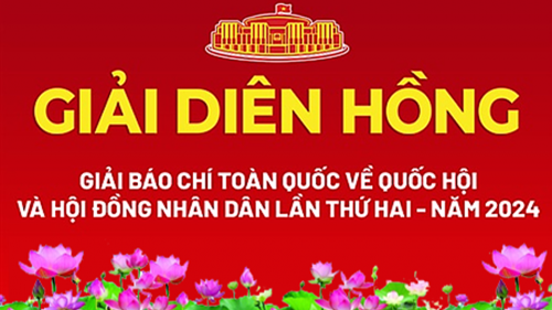 Biểu quyết chấm các tác phẩm dự thi. Ảnh: Phạm Kiên - TTXVN 