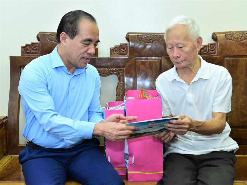 Tuyên Quang tặng hơn 16.500 suất quà cho các gia đình chính sách, người có công
