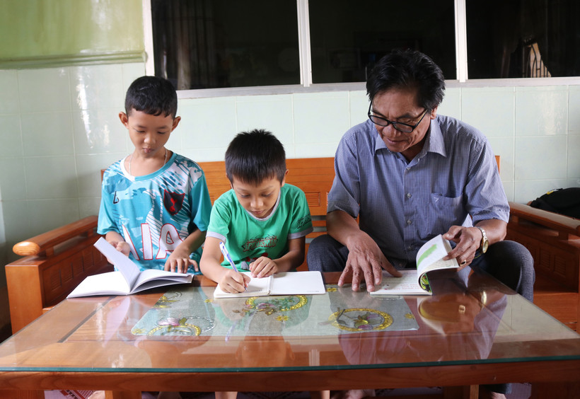  Đồng bào Chăm ở làng Hữu Đức (xã Phước Hữu, huyện Ninh Phước) luôn đề cao truyền thống hiếu học. Ảnh: Nguyễn Thành – TTXVN 