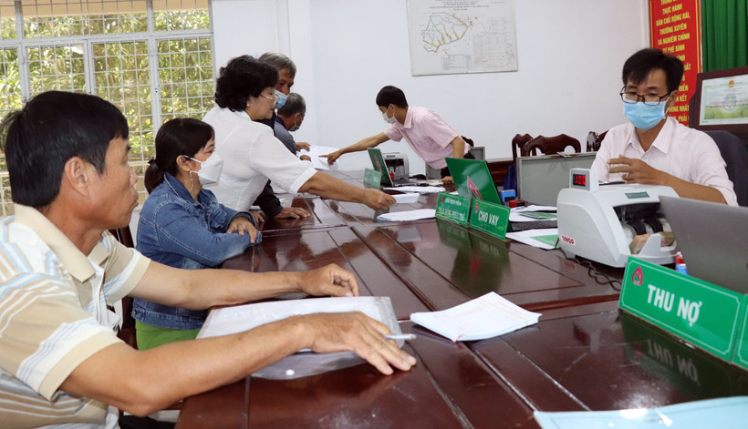 Điểm giao dịch xã, phường, thị trấn là "cầu nối" giữa Ngân hàng Chính sách xã hội với người dân khi triển khai thực hiện các chương trình tín dụng chính sách. Ảnh: Thu Hiền-TTXVN 