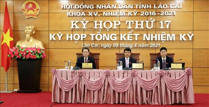 Đồng chí Đặng Xuân Phong (giữa), Ủy viên Trung ương Đảng, Bí thư Tỉnh ủy, Chủ tịch Hội đồng nhân dân tỉnh Lào Cai chủ trì kỳ họp. Ảnh: Quốc Khánh - TTXVN