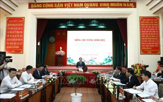 Quang cảnh buổi làm việc của Bí thư Thành ủy Hà Nội Vương Đình Huệ với Đảng bộ thị xã Sơn Tây. Ảnh: Văn Điệp - TTXVN