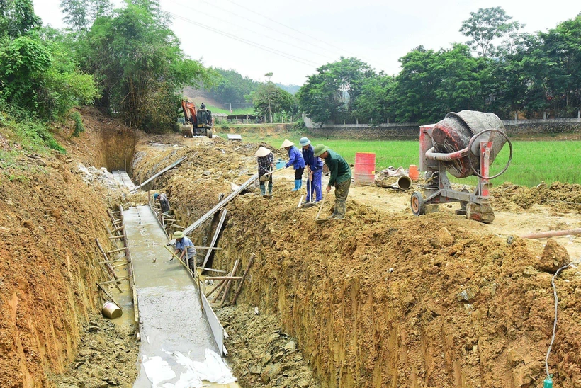 Công trình cải tạo, nâng cấp hồ thủy lợi thôn Đồng Min, xã Bình Yên (Tuyên Quang) trị giá đầu tư gần 2,8 tỷ đồng . Ảnh: TTXVN phát 