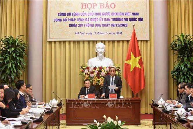 Phó Chủ nhiệm Văn phòng Chủ tịch nước Lê Khánh Hải chủ trì họp báo. Ảnh: TTXVN