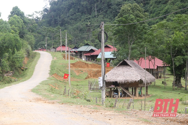 Đường giao thông nông thôn ở bản Vịn được làm kiên cố khang trang. Ảnh: baothanhhoa.vn