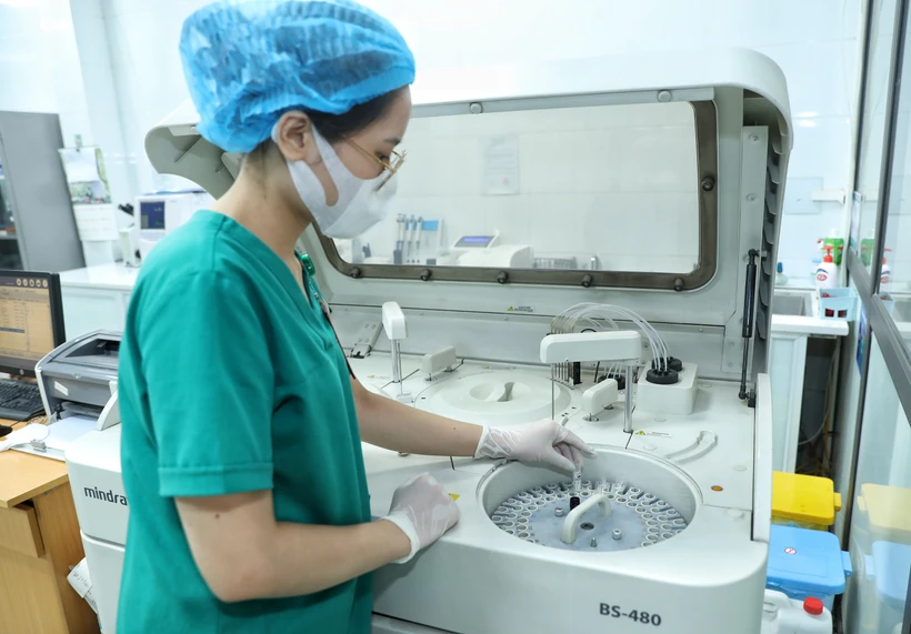 Phòng xét nghiệm Sinh hóa-Huyết học, Bệnh viện Đa khoa Sông Thương (Bắc Giang). Ảnh: Danh Lam-TTXVN