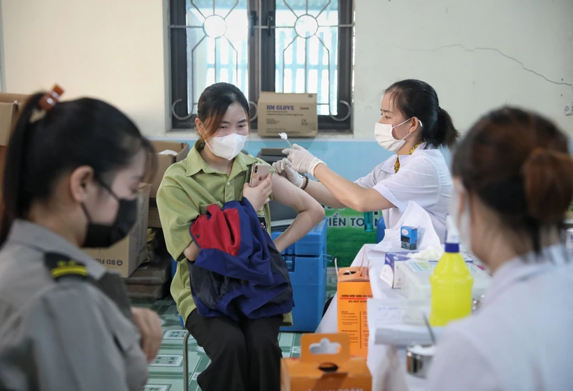 Dịch COVID-19: Ngày 19/9, cả nước ghi nhận gần 1.800 ca COVID-19 mới, 2 F0 tử vong