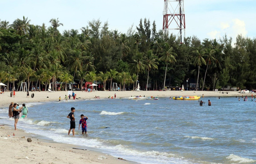 Bãi biển Mũi Nai, thành phố Hà Tiên (Kiên Giang). Ảnh: Lê Huy Hải - TTXVN 