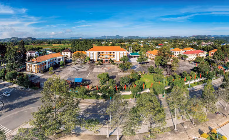 Khu Trung tâm hành chính huyện - một góc đô thị thị trấn Cát Tiên nhìn từ trên cao. Nguồn: baolamdong.vn 