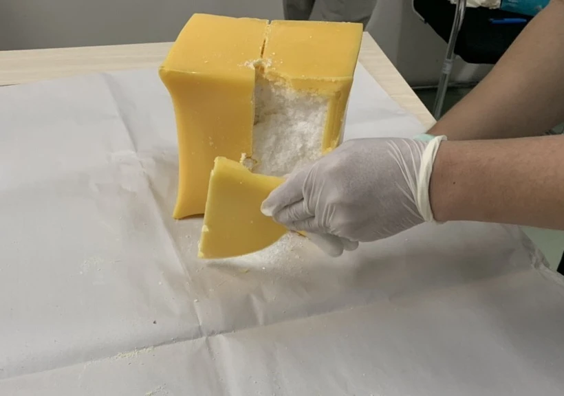 Số ma tuý thu giữ được ngụy trang trong các khối sáp thơm. Ảnh: TTXVN phát