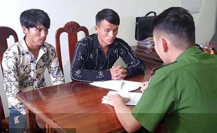 Cơ quan công an lấy lời khai của 2 nghi phạm. Ảnh:baomoi.com