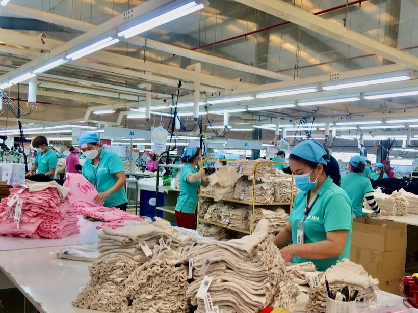 Ca làm việc của công nhân . Ảnh: TTXVN phát 