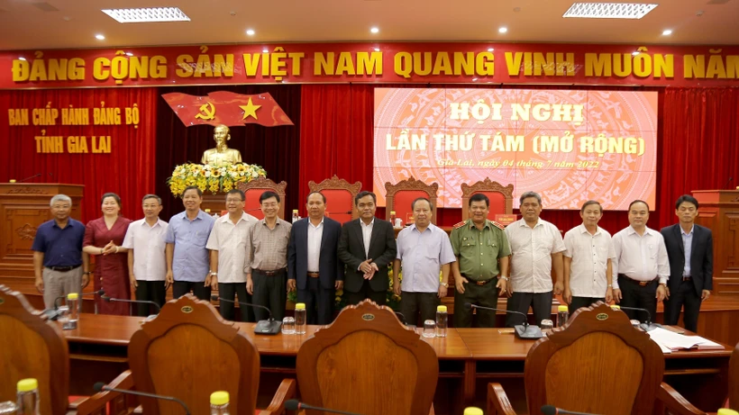 Ban Chỉ đạo phòng, chống tham nhũng, tiêu cực tỉnh Gia Lai ra mắt tại Hội nghị lần thứ 8 Ban Chấp hành Đảng bộ tỉnh khóa XVI (mở rộng). Ảnh: Quang Thái- TTXVN 