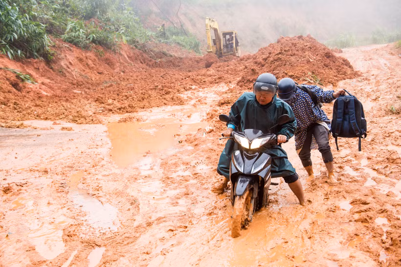Tỉnh lộ 674 đi xã Mô Rai là tuyến đường hay xảy ra sạt lở đất mỗi khi có mưa lớn kéo dài. Nguồn: baokontum.com.vn