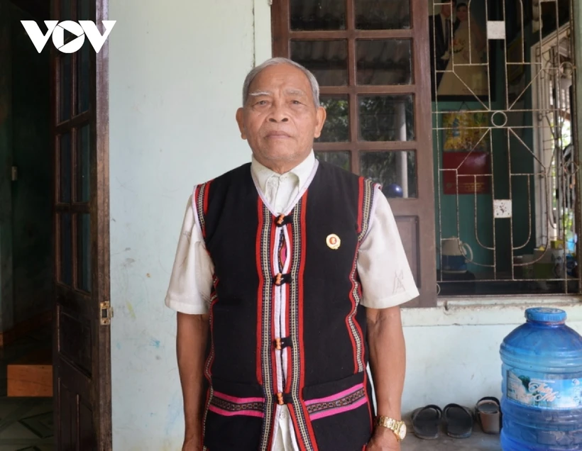 Già làng Hồ Sĩ Thi, người dân tộc Cơ tu đã có nhiều đóng góp trong phát triển kinh tế của địa phương. Theo: vov.vn 