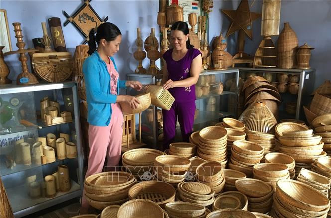Sản phẩm Mây tre đan của Hợp tác xã mây tre đan Bao La. Ảnh : TTXVN