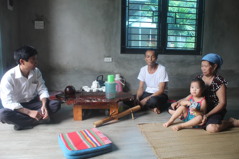 Năm 2022, gia đình ông Cao Văn Uỳnh ở bản Đông Tâm, xã Phú Nghiêm, huyện Quan Hóa (Thanh Hóa) được Nhà nước hỗ trợ 50 triệu làm nhà, đến nay, cuộc sống của gia đình ông trong căn nhà mới đã đi vào ổn định. Ảnh: Khiếu Tư - TTXVN 