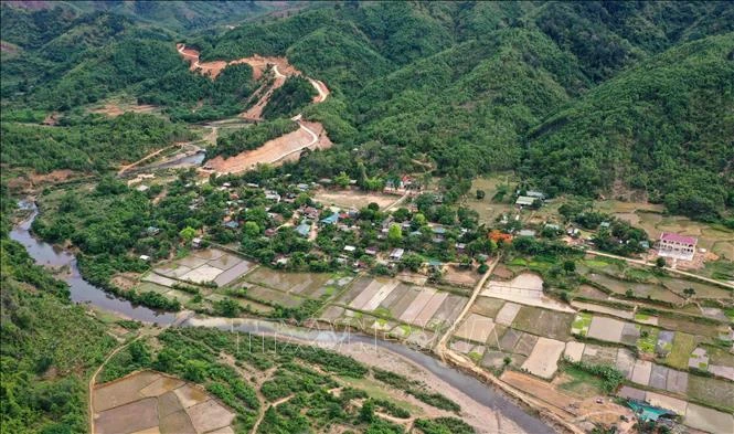 Toàn cảnh thôn Cù Bài, xã Hướng Lập (Hướng Hóa, Quảng Trị). Ảnh: Hồ Cầu - TTXVN
