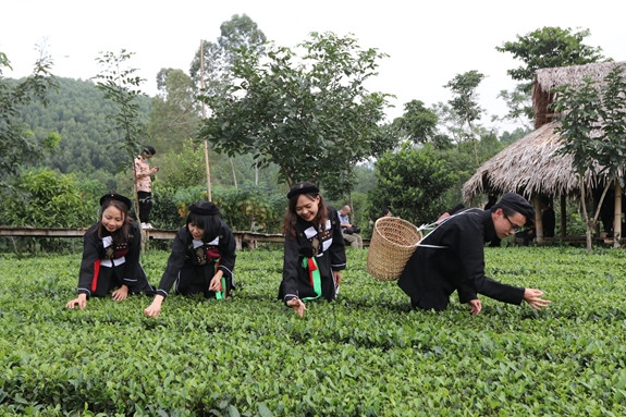 Du lịch sinh thái bản Ven (xã Xuân Lương, huyện Yên Thế) thu hút đông đảo khách du lịch. Ảnh: nongnghiep.vn