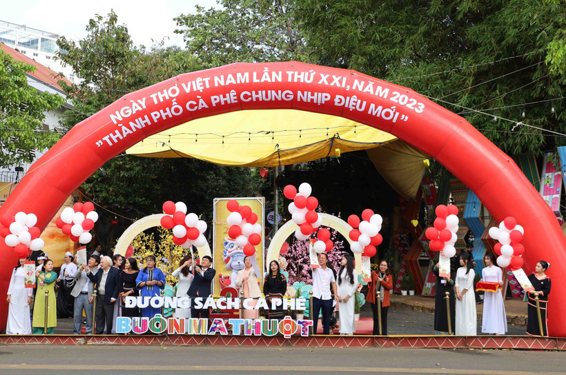 Ngày thơ Việt Nam: Sự hòa quyện giữa trình diễn thơ, âm nhạc, văn hóa các dân tộc Tây Nguyên