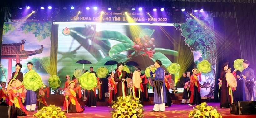 Tiết mục hát quan họ tham dự Liên hoan. Ảnh: Đồng Thúy-TTXVN 