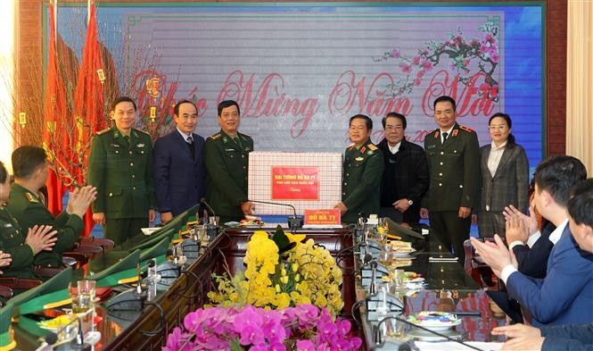 Phó Chủ tịch Quốc hội Đỗ Bá Tỵ thăm, chúc Tết tại Lào Cai