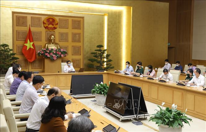 Phó Thủ tướng Vũ Đức Đam chủ trì họp Ban Chỉ đạo về công tác phòng, chống dịch hiện nay. Ảnh: Văn Điệp - TTXVN