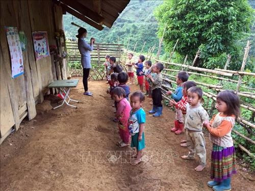 Giờ học thể dục ở điểm Trường Mầm non Suối Ngang, xã Quang Huy, huyện Phù Yên (Sơn La). Ảnh: Hữu Quyết – TTXVN