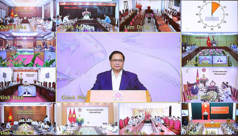 Thủ tướng Phạm Minh Chính chủ trì phiên họp trực tuyến tại điểm cầu Chính phủ. Ảnh: Dương Giang-TTXVN 