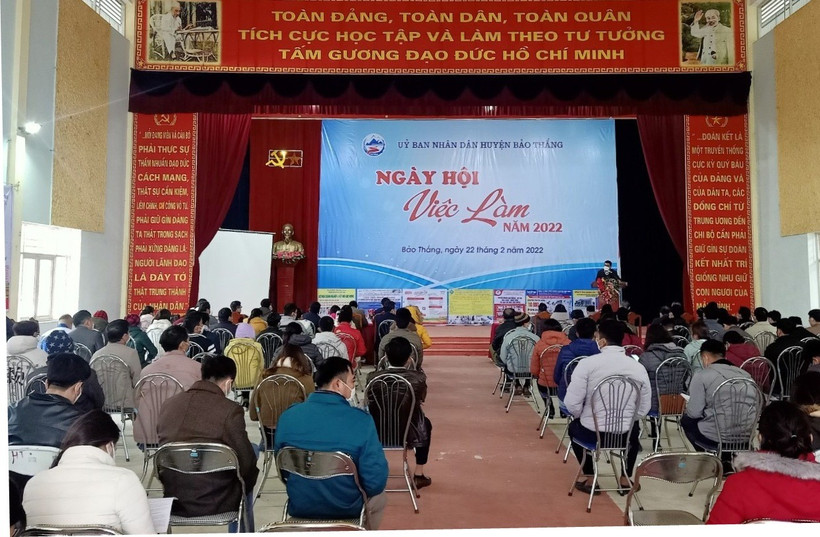 Ngày hội việc làm năm 2022 tại huyện Bảo Thắng (tỉnh Lào Cai). Ảnh: baolaocai.vn 